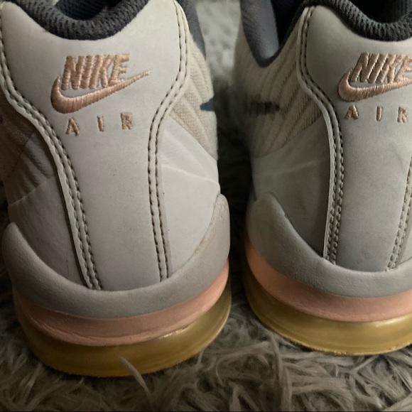 Gray and Pink Nike Air Size 10 in Womens Barely Worn in fair condition - Picture 7 of 8